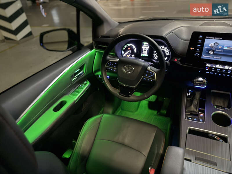 Минивэн Toyota Sienna 2022 в Киеве