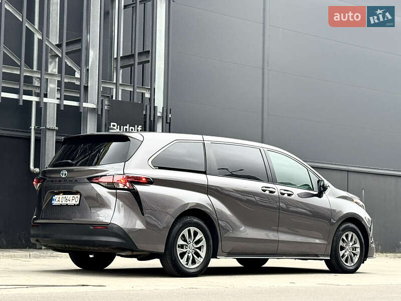 Минивэн Toyota Sienna 2021 в Киеве