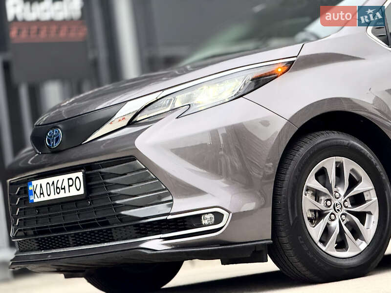 Минивэн Toyota Sienna 2021 в Киеве