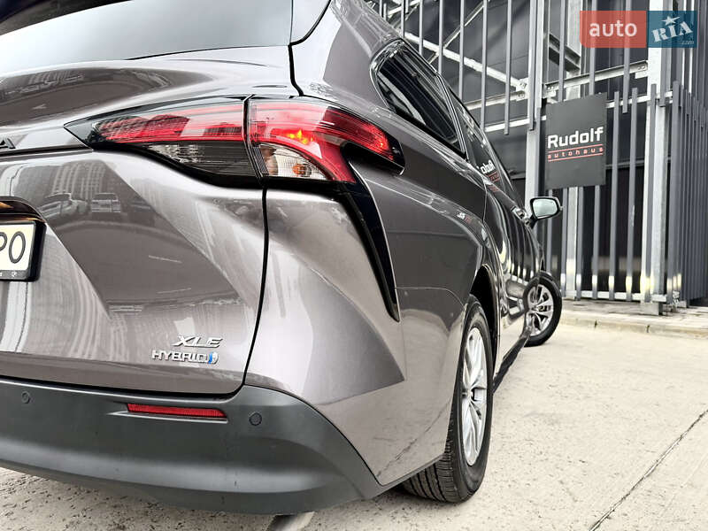 Минивэн Toyota Sienna 2021 в Киеве