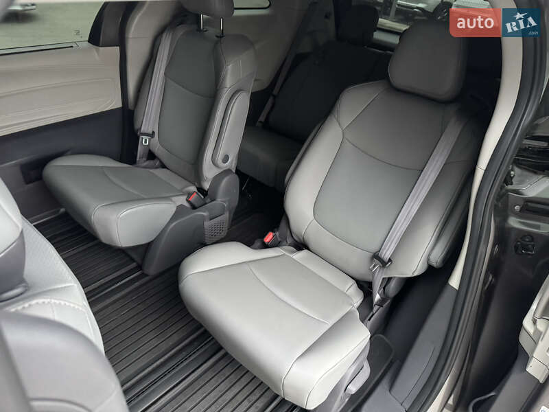 Минивэн Toyota Sienna 2021 в Киеве