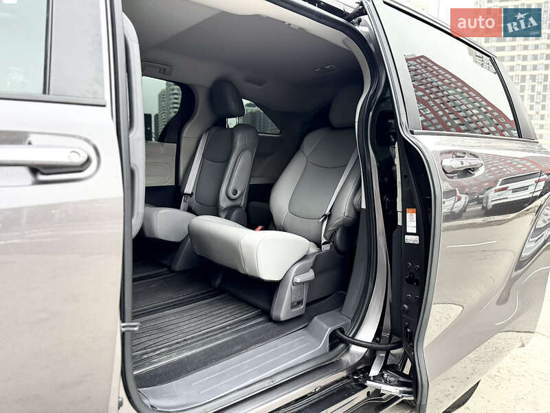 Минивэн Toyota Sienna 2021 в Киеве