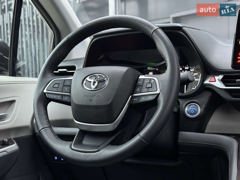 Минивэн Toyota Sienna 2021 в Киеве