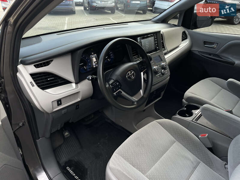 Мінівен Toyota Sienna 2019 в Одесі