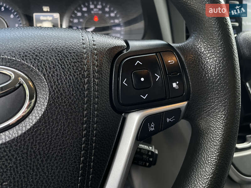 Мінівен Toyota Sienna 2019 в Одесі