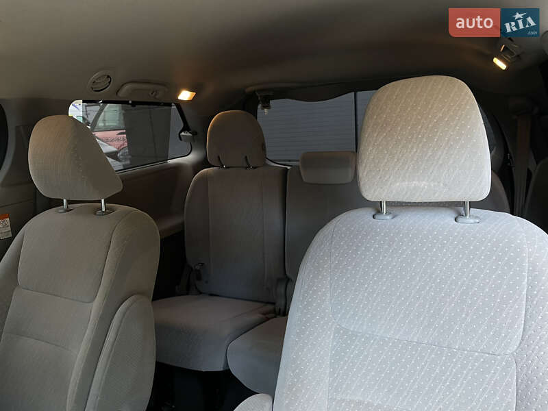 Мінівен Toyota Sienna 2019 в Одесі