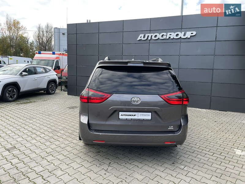 Мінівен Toyota Sienna 2019 в Одесі
