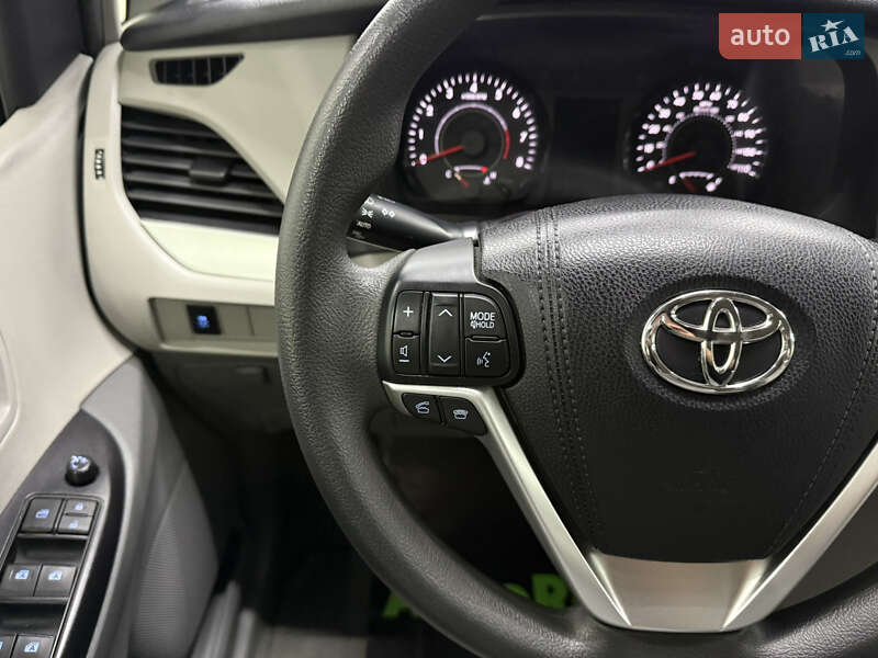 Минивэн Toyota Sienna 2015 в Одессе