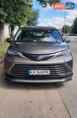 Мінівен Toyota Sienna 2022 в Києві