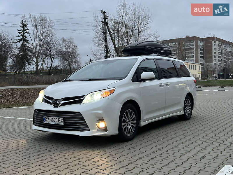 Минивэн Toyota Sienna 2017 в Киеве