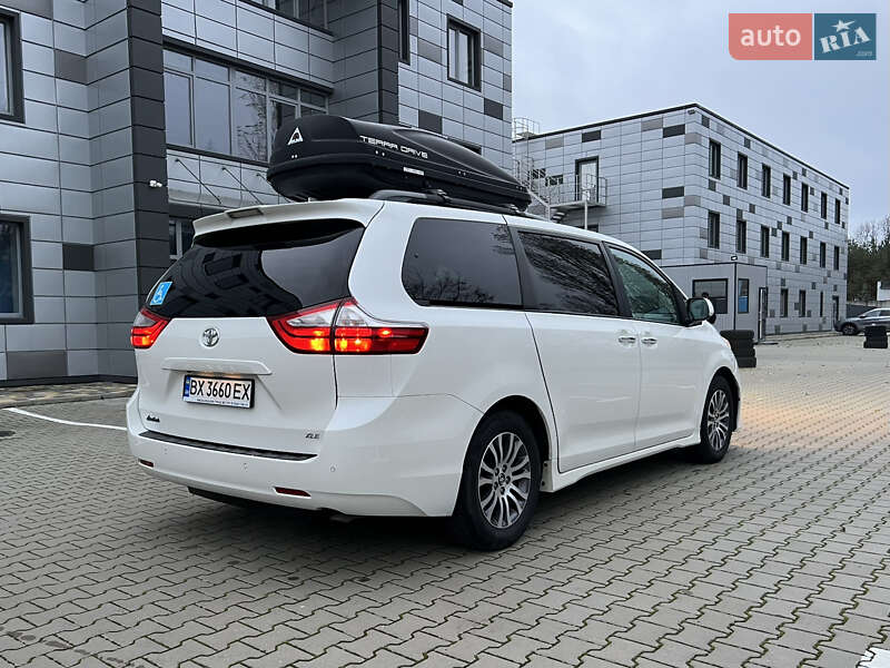 Минивэн Toyota Sienna 2017 в Киеве