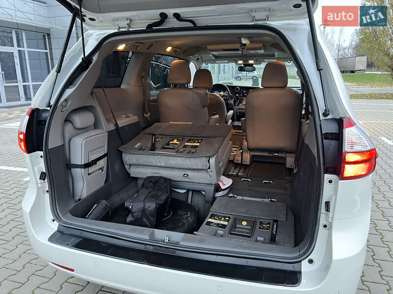 Минивэн Toyota Sienna 2017 в Киеве