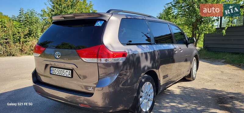 Мінівен Toyota Sienna 2013 в Тернополі