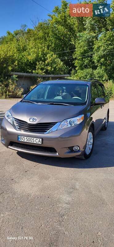Мінівен Toyota Sienna 2013 в Тернополі