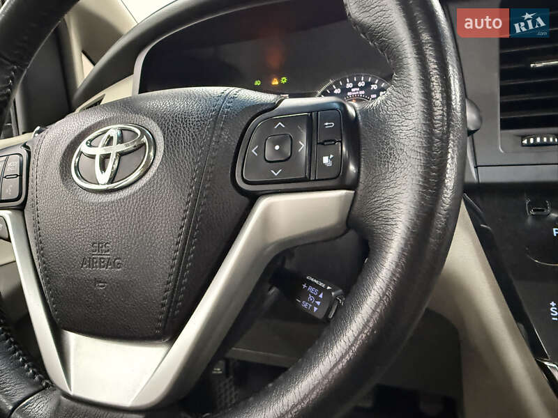Мінівен Toyota Sienna 2017 в Одесі