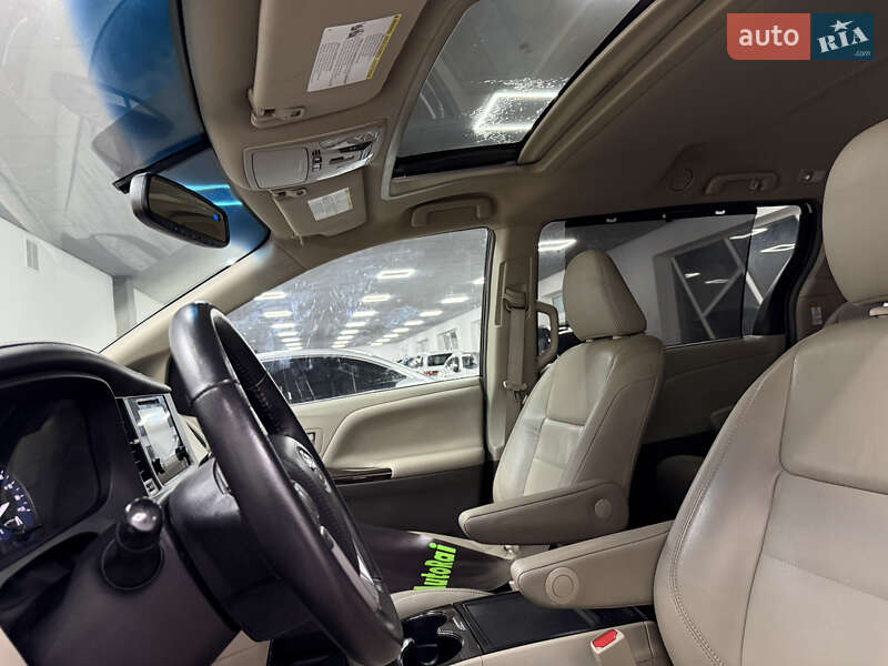 Мінівен Toyota Sienna 2017 в Одесі