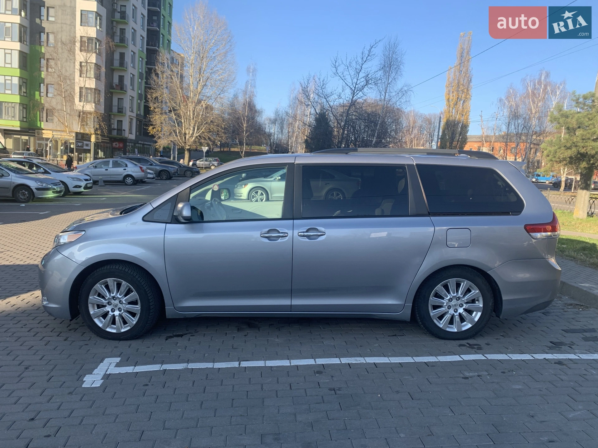 2010 Toyota Sienna - мініатюра 2