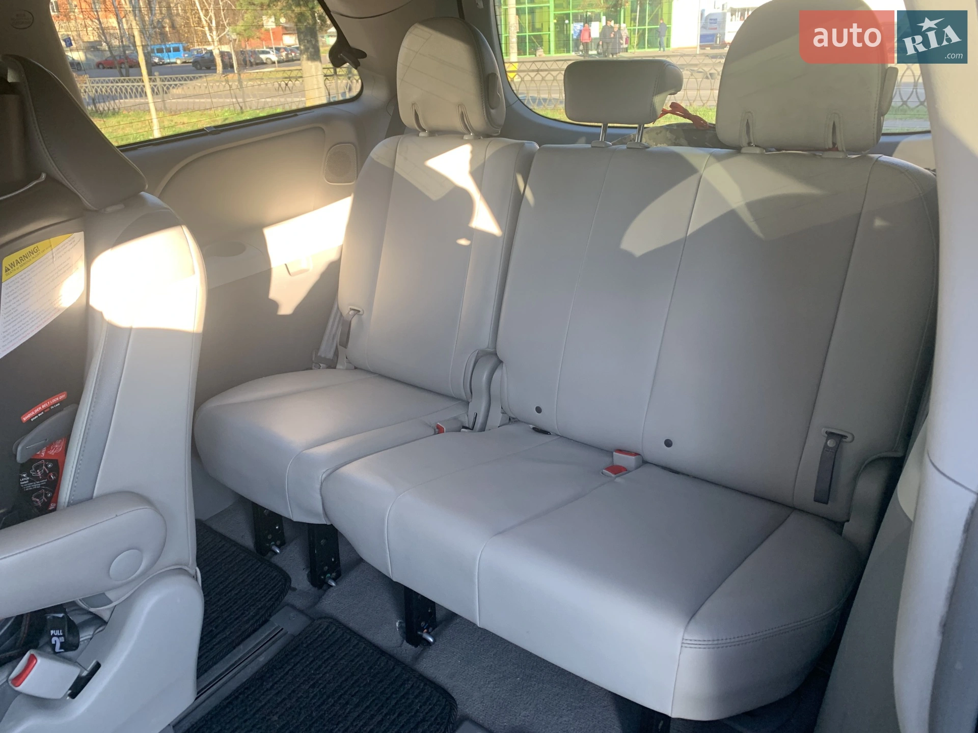 2010 Toyota Sienna - мініатюра 13
