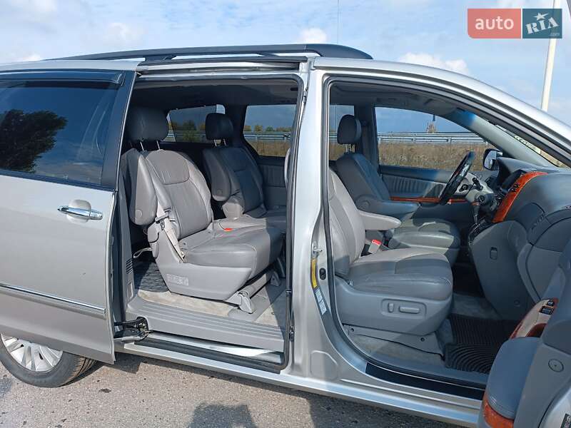 Мінівен Toyota Sienna 2007 в Хоролі