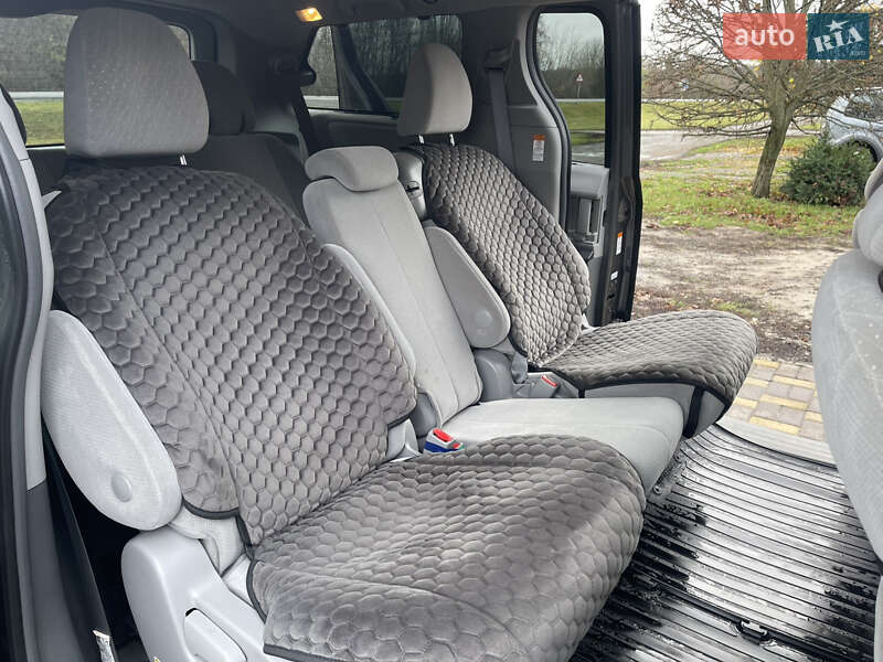 Минивэн Toyota Sienna 2018 в Диканьке