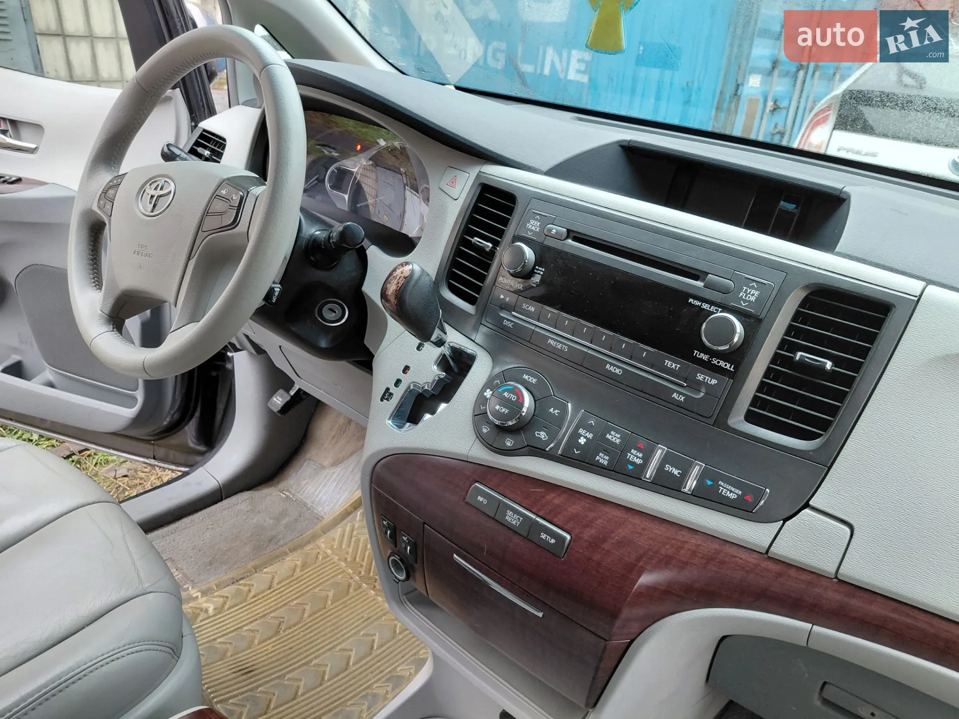 2014 Toyota Sienna - мініатюра 26