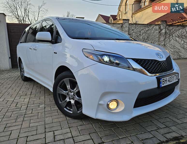 Мінівен Toyota Sienna 2016 в Одесі