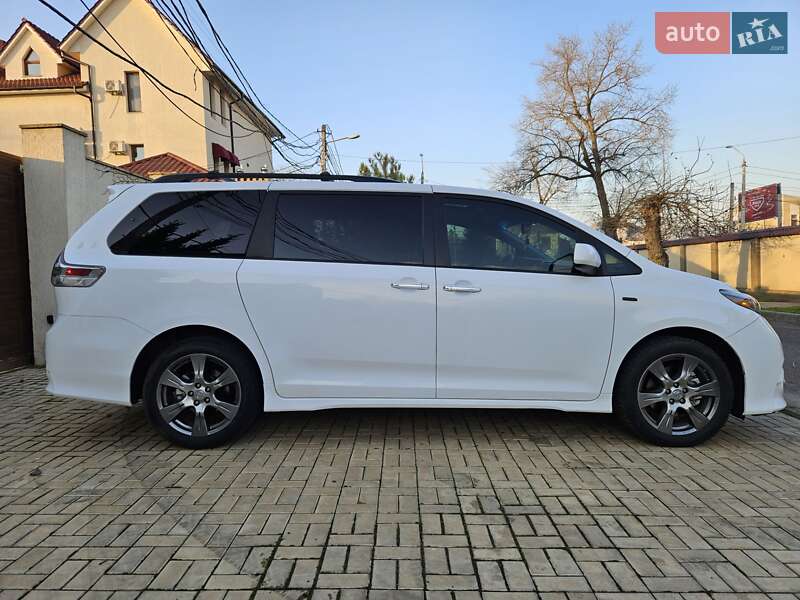 Мінівен Toyota Sienna 2016 в Одесі