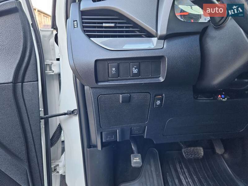 Мінівен Toyota Sienna 2016 в Одесі