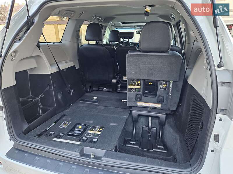 Мінівен Toyota Sienna 2016 в Одесі