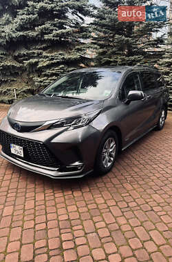 Минивэн Toyota Sienna 2021 в Львове