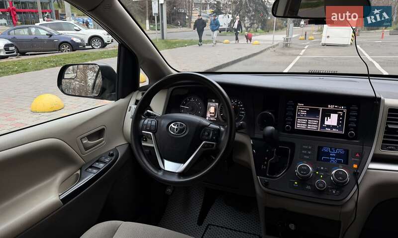 Мінівен Toyota Sienna 2019 в Одесі