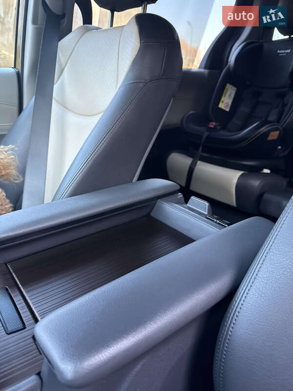 Мінівен Toyota Sienna 2020 в Хмельницькому