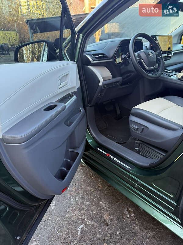 Мінівен Toyota Sienna 2020 в Хмельницькому