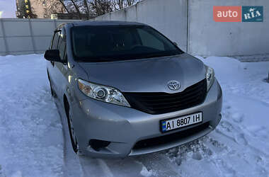 Мінівен Toyota Sienna 2010 в Києві