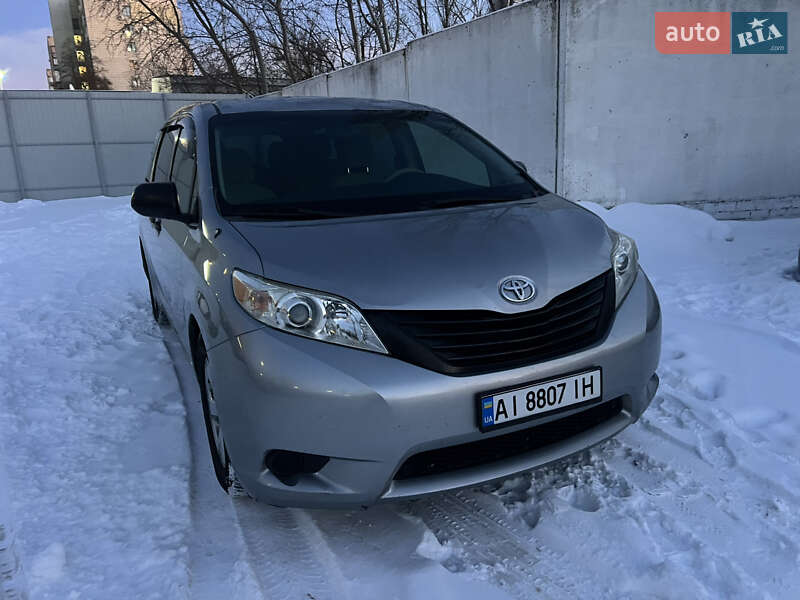 Toyota Sienna 2010