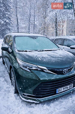 Мінівен Toyota Sienna 2021 в Тернополі
