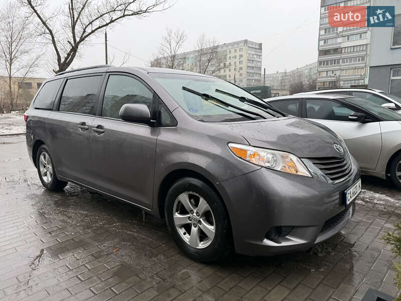 Toyota Sienna 2016