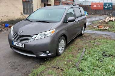 Мінівен Toyota Sienna 2014 в Києві