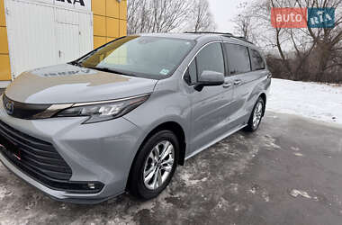 Мінівен Toyota Sienna 2022 в Полтаві
