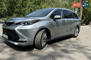 Минивэн Toyota Sienna 2021 в Кривом Роге