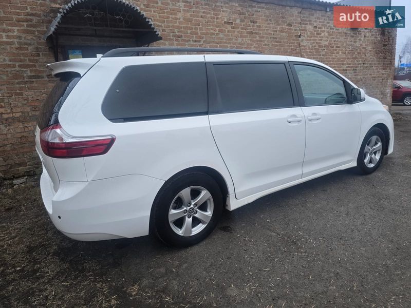 Toyota Sienna 2019