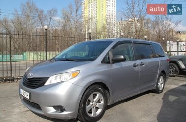 Минивэн Toyota Sienna 2010 в Киеве