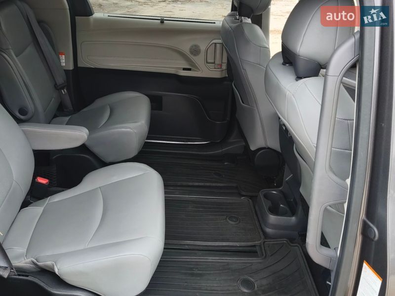 Минивэн Toyota Sienna 2023 в Белой Церкви