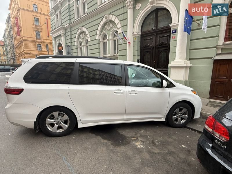 Минивэн Toyota Sienna 2019 в Хмельницком