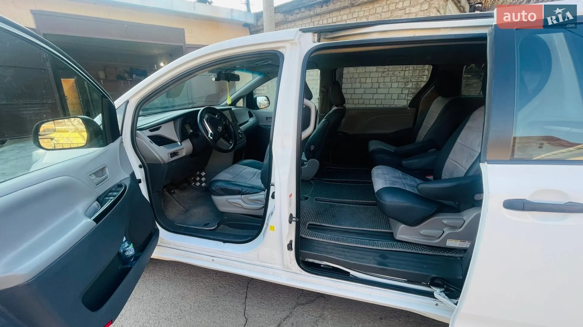 2015 Toyota Sienna - мініатюра 5