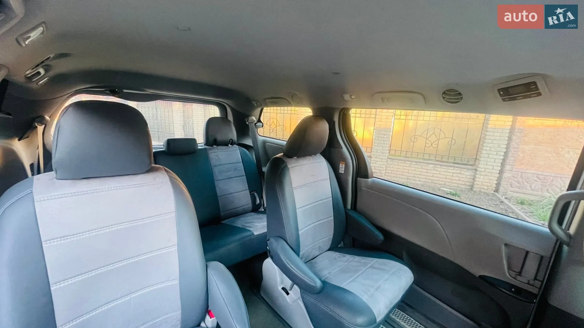 2015 Toyota Sienna - мініатюра 11