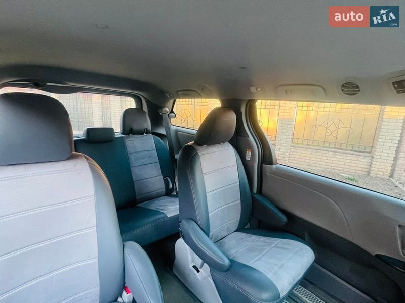 Минивэн Toyota Sienna 2015 в Кривом Роге