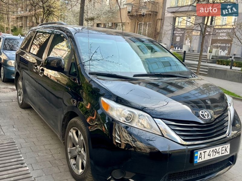 Минивэн Toyota Sienna 2013 в Ивано-Франковске