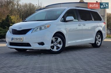 Мінівен Toyota Sienna 2013 в Гусятині