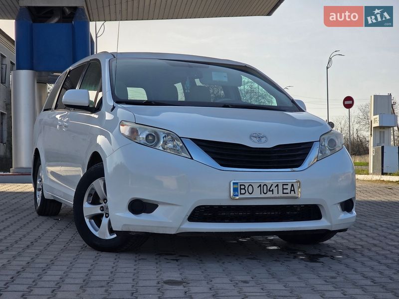 Минивэн Toyota Sienna 2013 в Гусятине